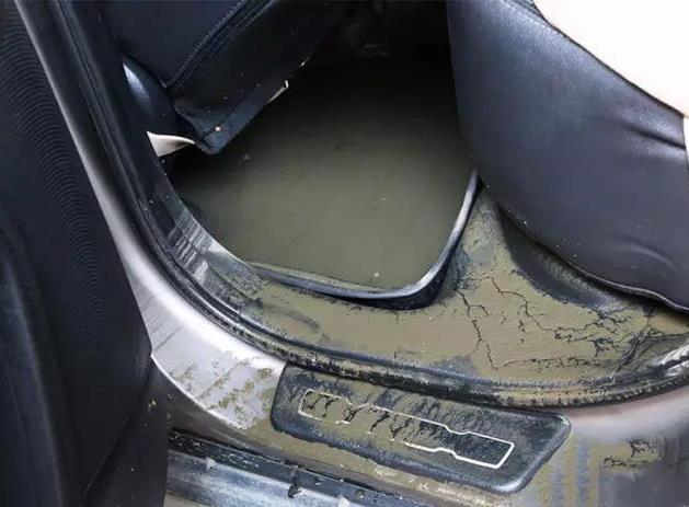 行駛途中突遇大雨車輛需要注意什么?